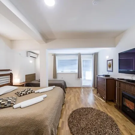 アパート F クラグイェヴァツ