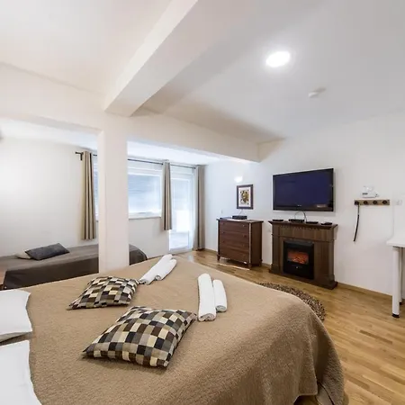 F Apartment Kragujevac