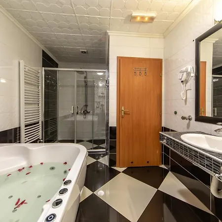 F アパート クラグイェヴァツ