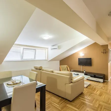 アパート F クラグイェヴァツ