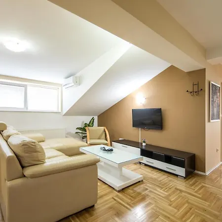 アパート F クラグイェヴァツ