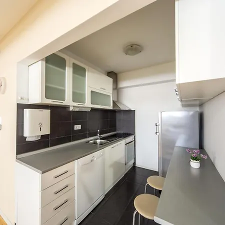 アパート F クラグイェヴァツ